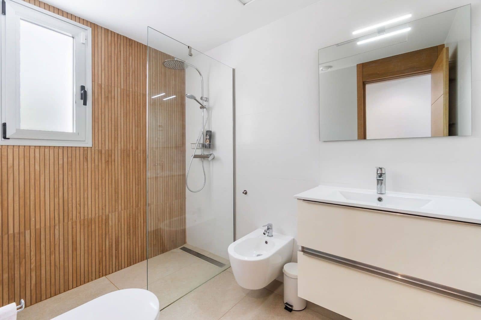 4 quarto Moradia para arrendar em Guardamar del Segura com piscina garagem - 2 650 € (Ref: 9208106)