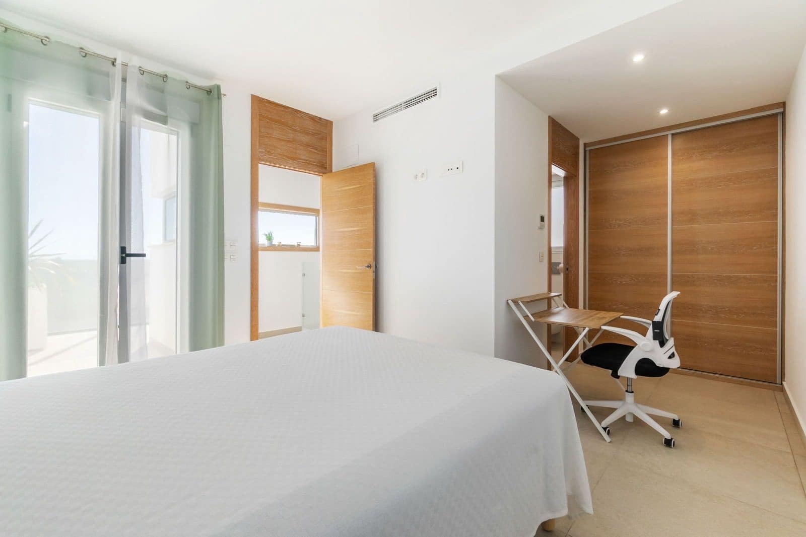 4 quarto Moradia para arrendar em Guardamar del Segura com piscina garagem - 2 650 € (Ref: 9208106)