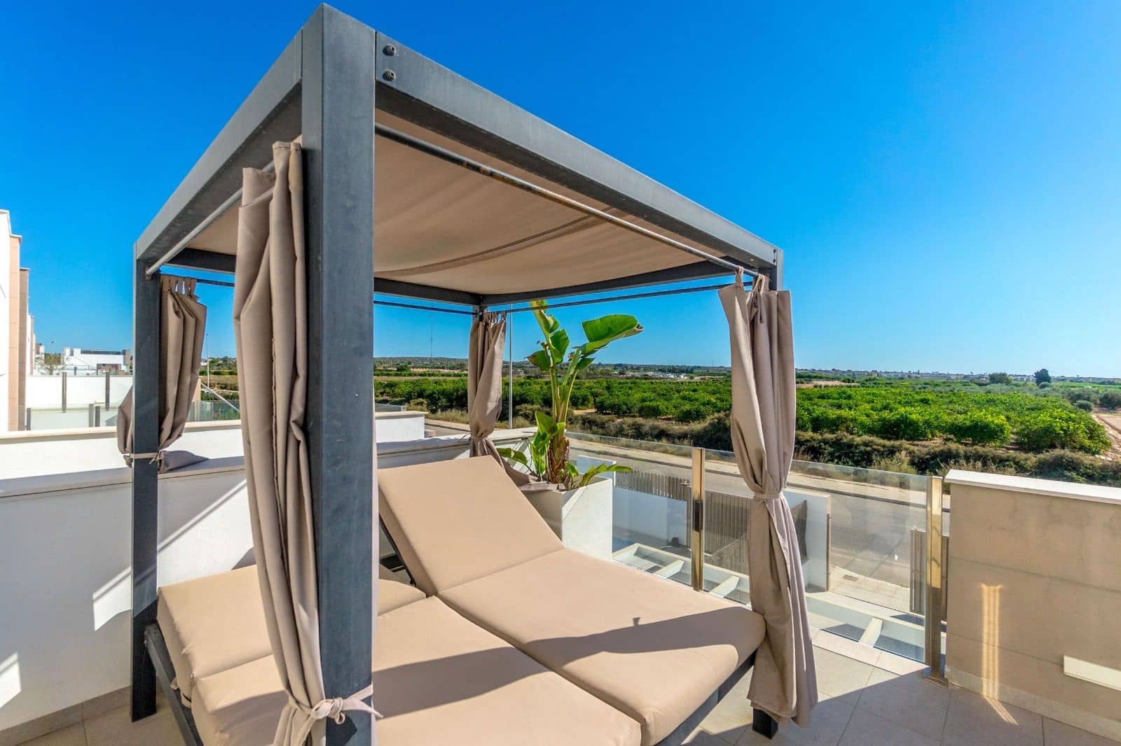 4 quarto Moradia para arrendar em Guardamar del Segura com piscina garagem - 2 650 € (Ref: 9208106)