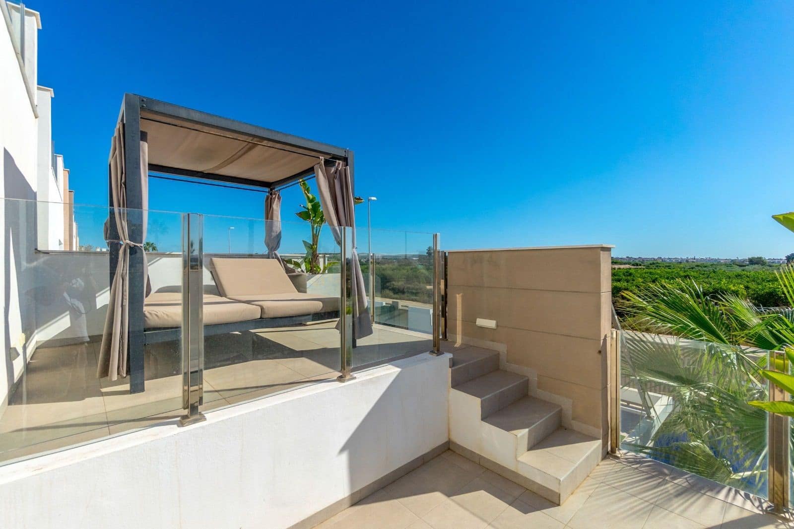 4 quarto Moradia para arrendar em Guardamar del Segura com piscina garagem - 2 650 € (Ref: 9208106)