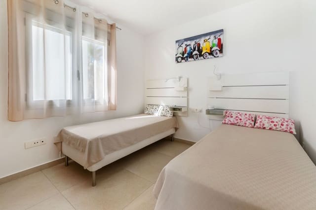 4 sypialnia Willa do wynajęcia w Guardamar del Segura z basenem garażem - 2 650 € (Ref: 9208106)