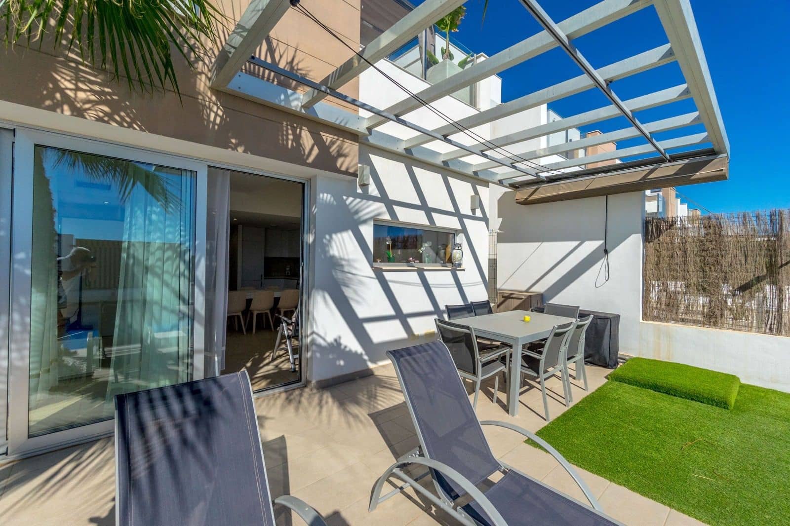 4 quarto Moradia para arrendar em Guardamar del Segura com piscina garagem - 2 650 € (Ref: 9208106)