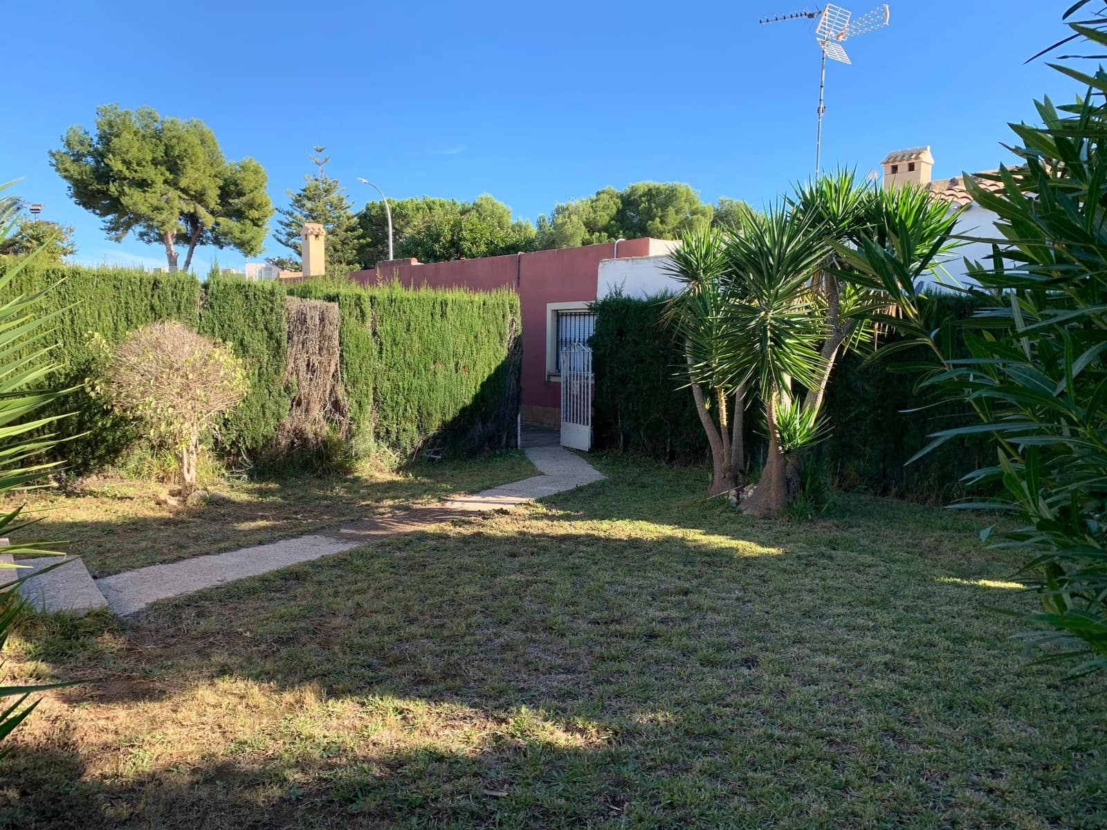 3 soveværelse Villa til leje i Campoamor med swimmingpool garage - € 700 (Ref: 9247952)