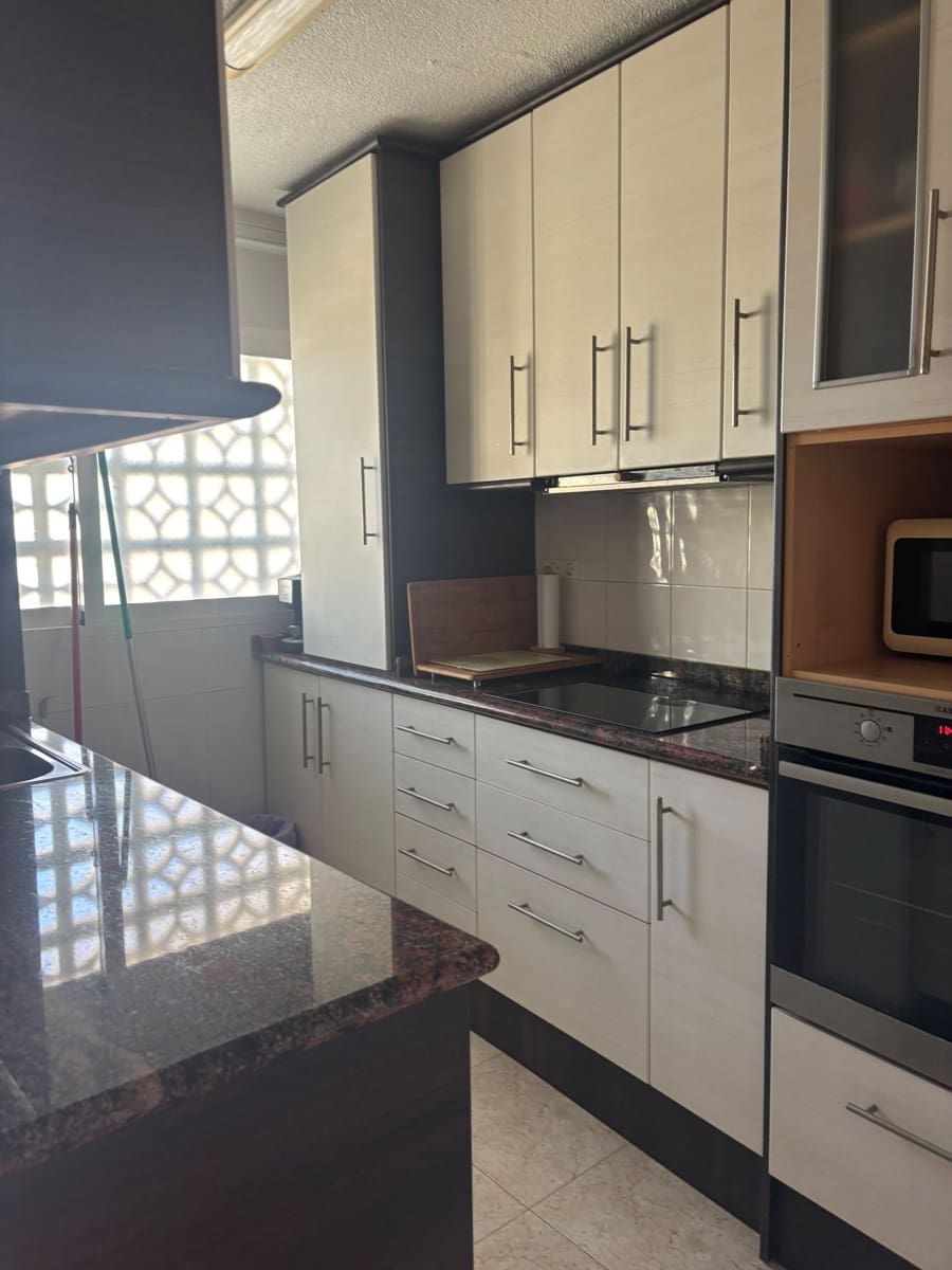 3 sypialnia Apartament do wynajęcia w Torrevieja z garażem - 800 € (Ref: 9312350)