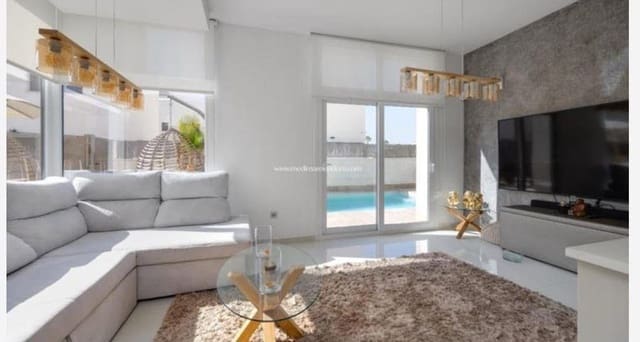 3 bedroom Villa for rent in Ciudad Quesada, Rojales with pool garage - € 2,500 (Ref: 9353201)