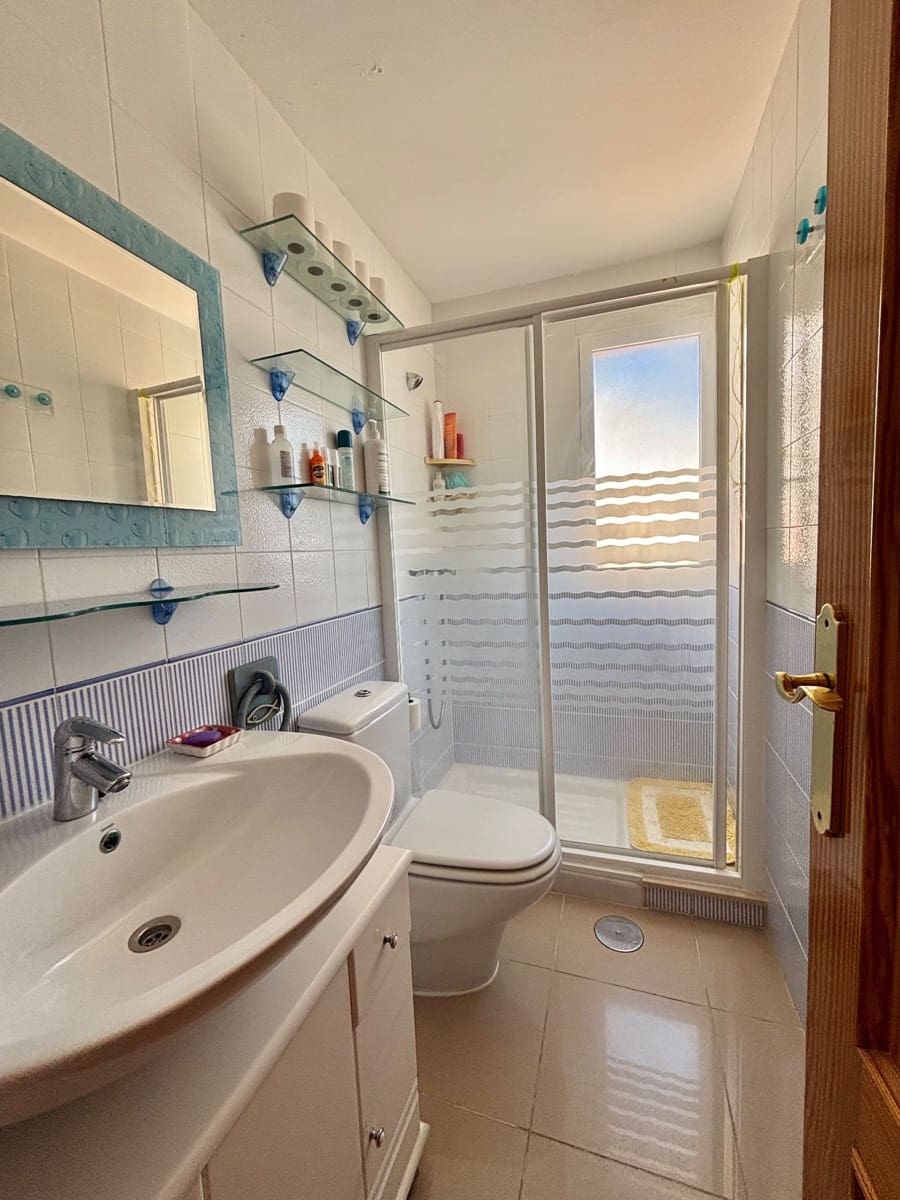 3 makuuhuone Huoneisto vuokrattavana paikassa Guardamar del Segura mukana uima-altaan - 950 € (Ref: 9378757)