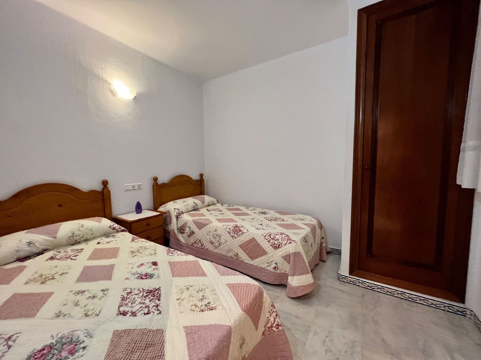 Appartement de 2 chambres à louer à Torrevieja avec piscine garage - 800 € (Ref: 9390202)