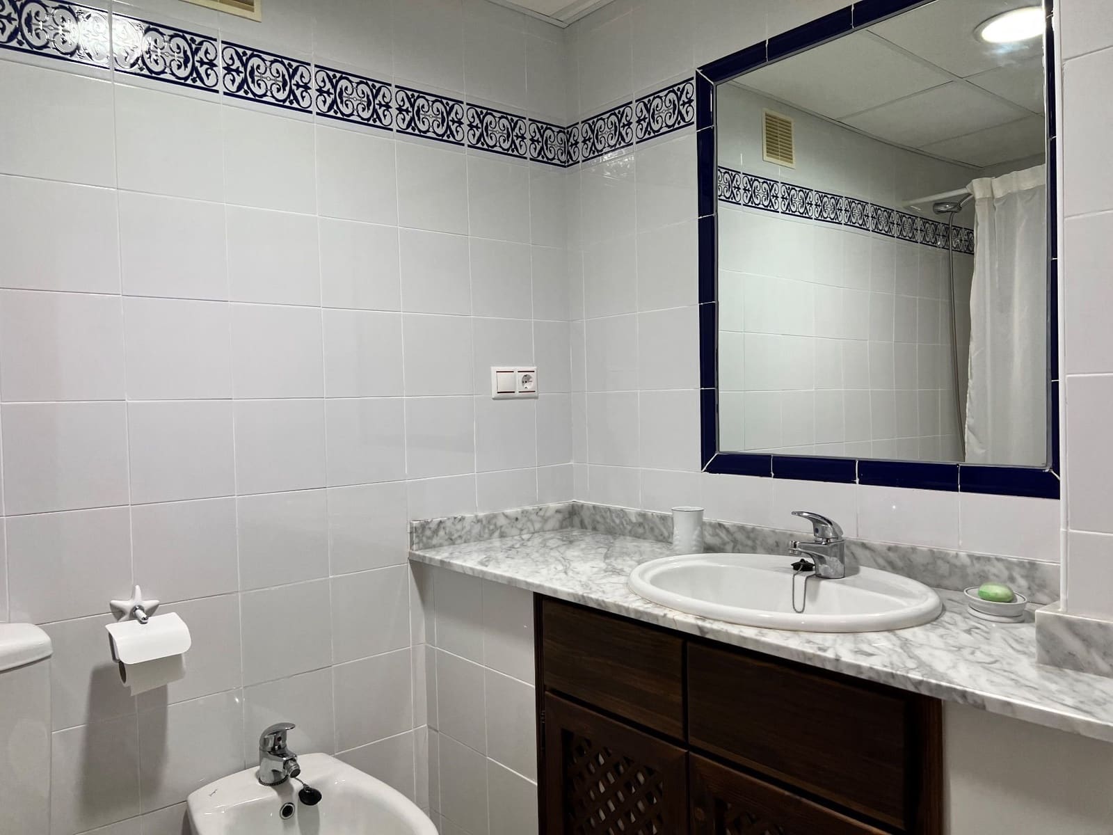 Appartement de 2 chambres à louer à Torrevieja avec piscine garage - 800 € (Ref: 9390202)