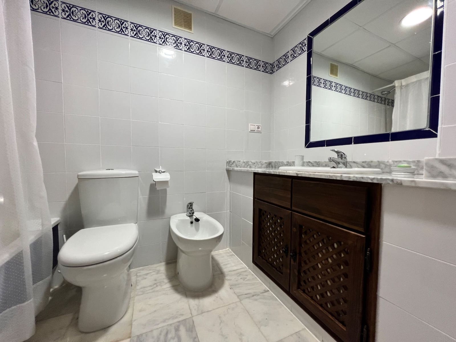 Appartement de 2 chambres à louer à Torrevieja avec piscine garage - 800 € (Ref: 9390202)