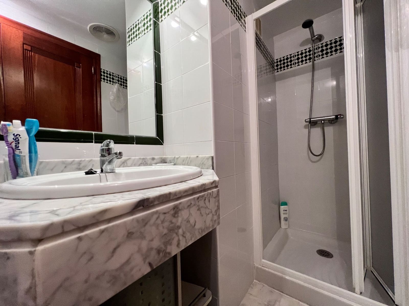 Appartement de 2 chambres à louer à Torrevieja avec piscine garage - 800 € (Ref: 9390202)