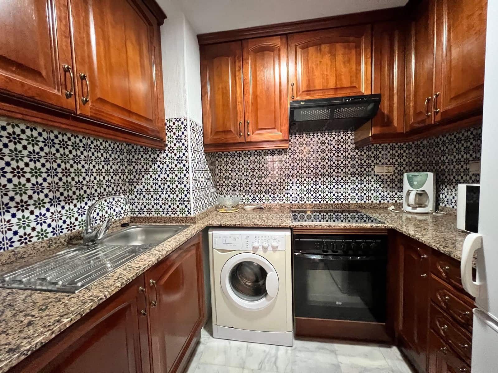 Appartement de 2 chambres à louer à Torrevieja avec piscine garage - 800 € (Ref: 9390202)