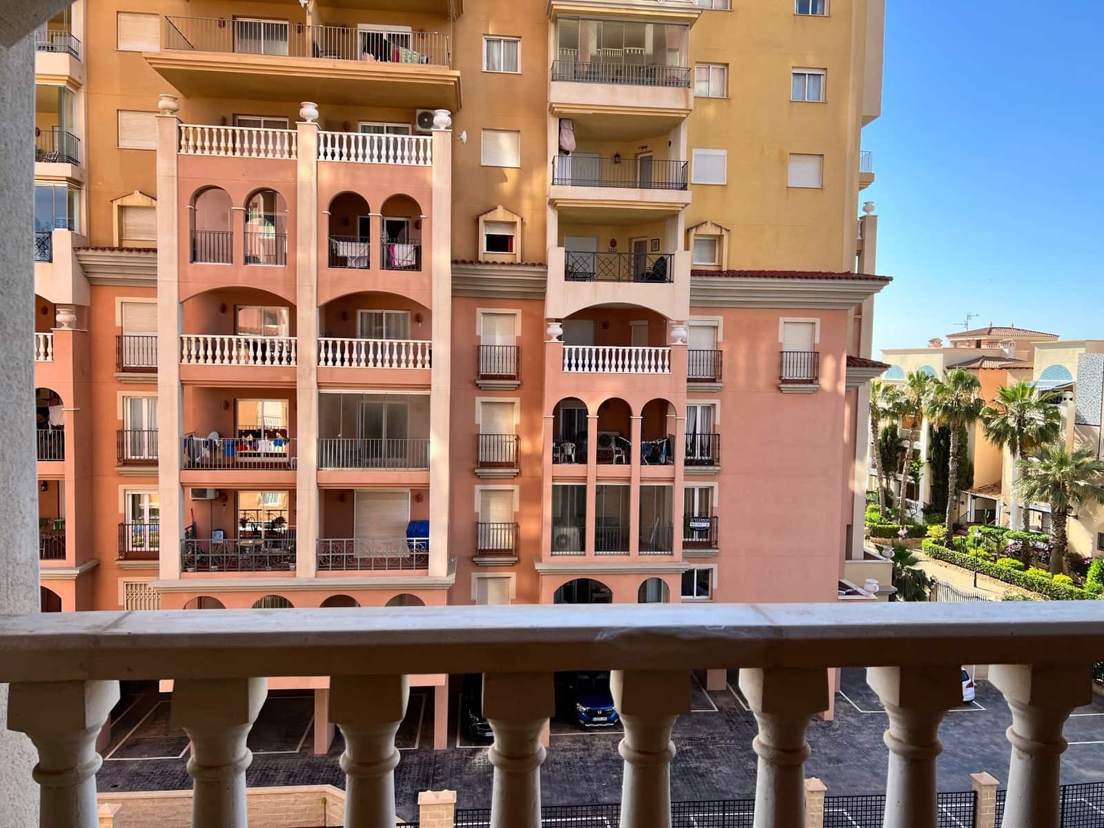 Appartement de 2 chambres à louer à Torrevieja avec piscine garage - 800 € (Ref: 9390202)