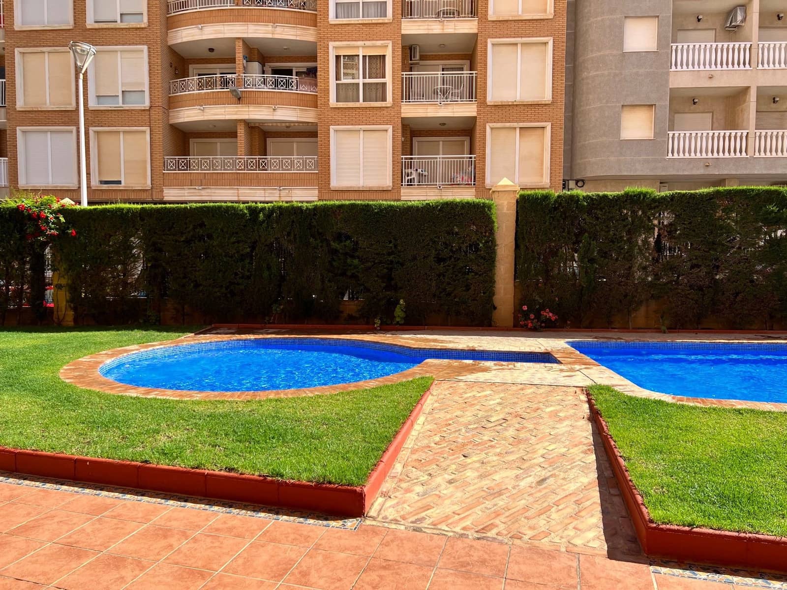 Appartement de 2 chambres à louer à Torrevieja avec piscine garage - 800 € (Ref: 9390202)