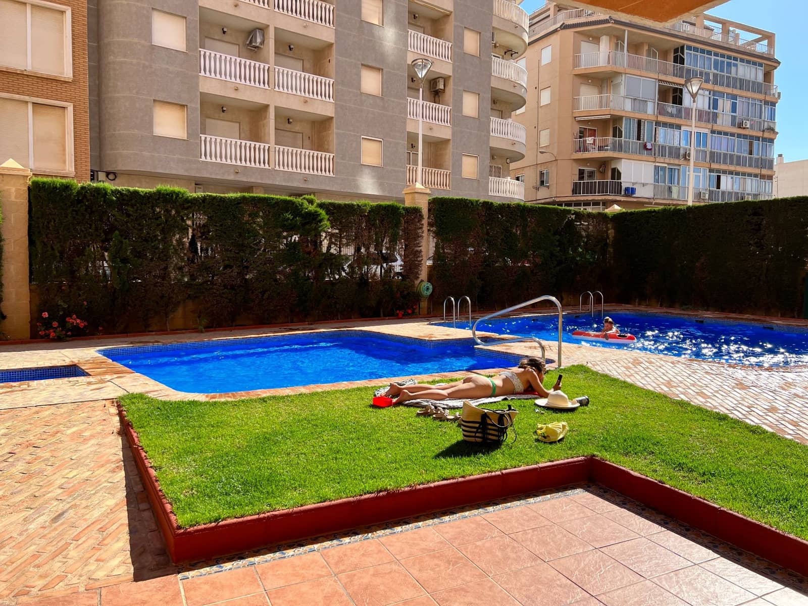 Appartement de 2 chambres à louer à Torrevieja avec piscine garage - 800 € (Ref: 9390202)