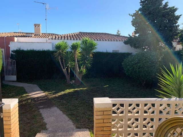 Chalet de 3 habitaciones en Dehesa de Campoamor, Orihuela en alquiler con piscina garaje - 600 € (Ref: 9400442)