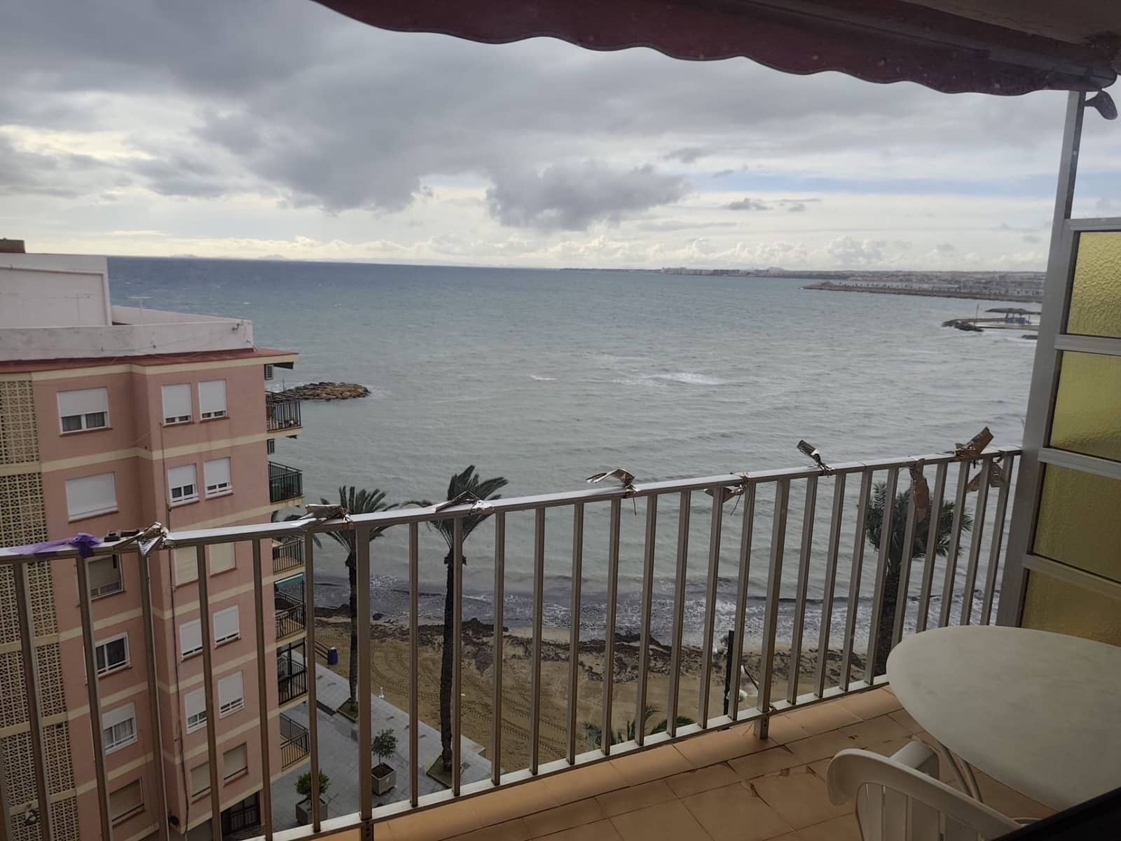 Apartamento de 3 habitaciones en Torrevieja en alquiler con garaje - 850 € (Ref: 9461143)