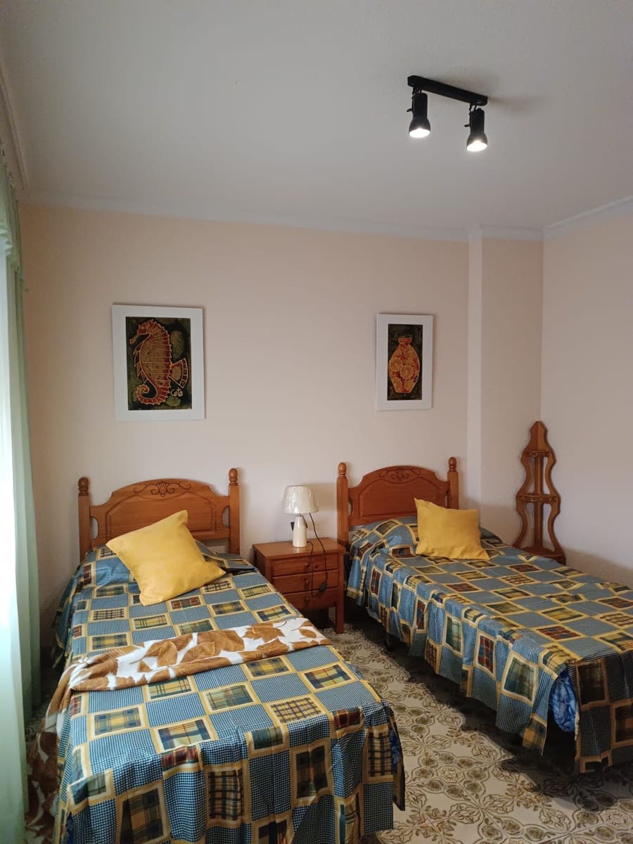 3 bedroom Apartment for rent in Torrevieja - € 750 (Ref: 9491103)