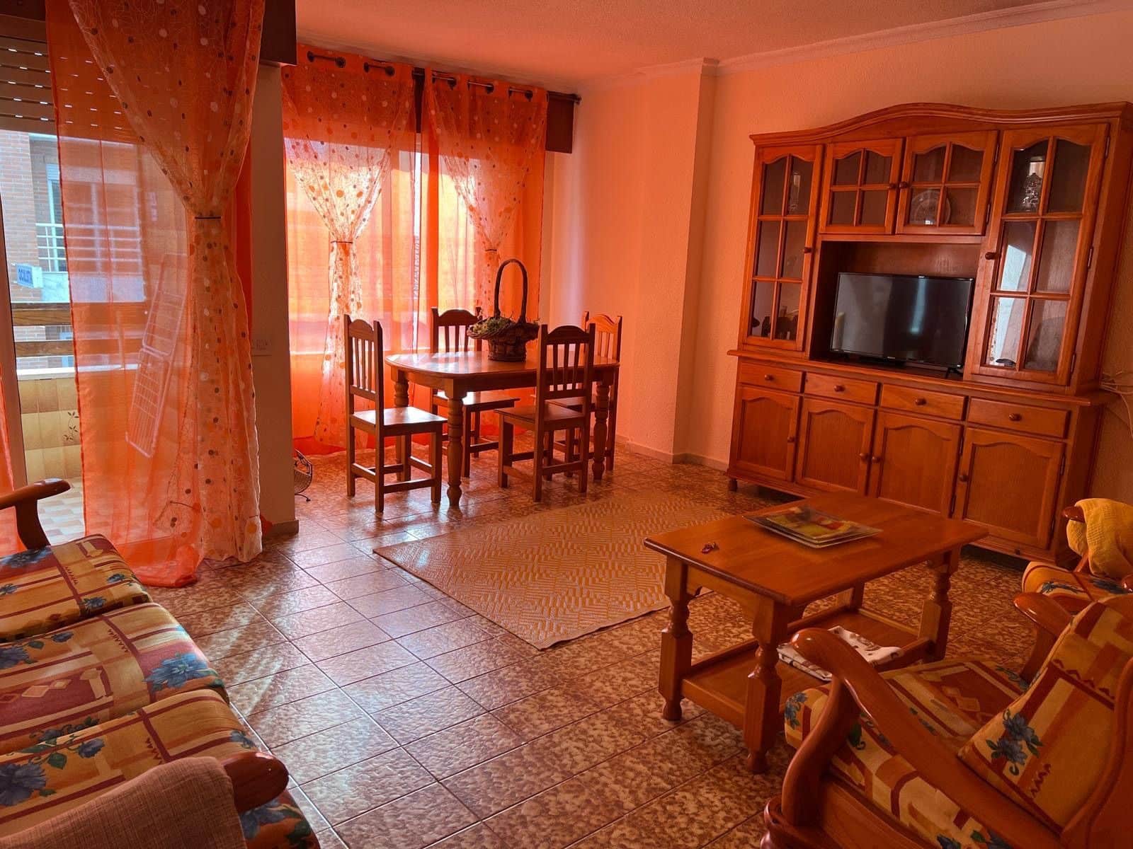 3 bedroom Apartment for rent in Torrevieja - € 750 (Ref: 9491103)