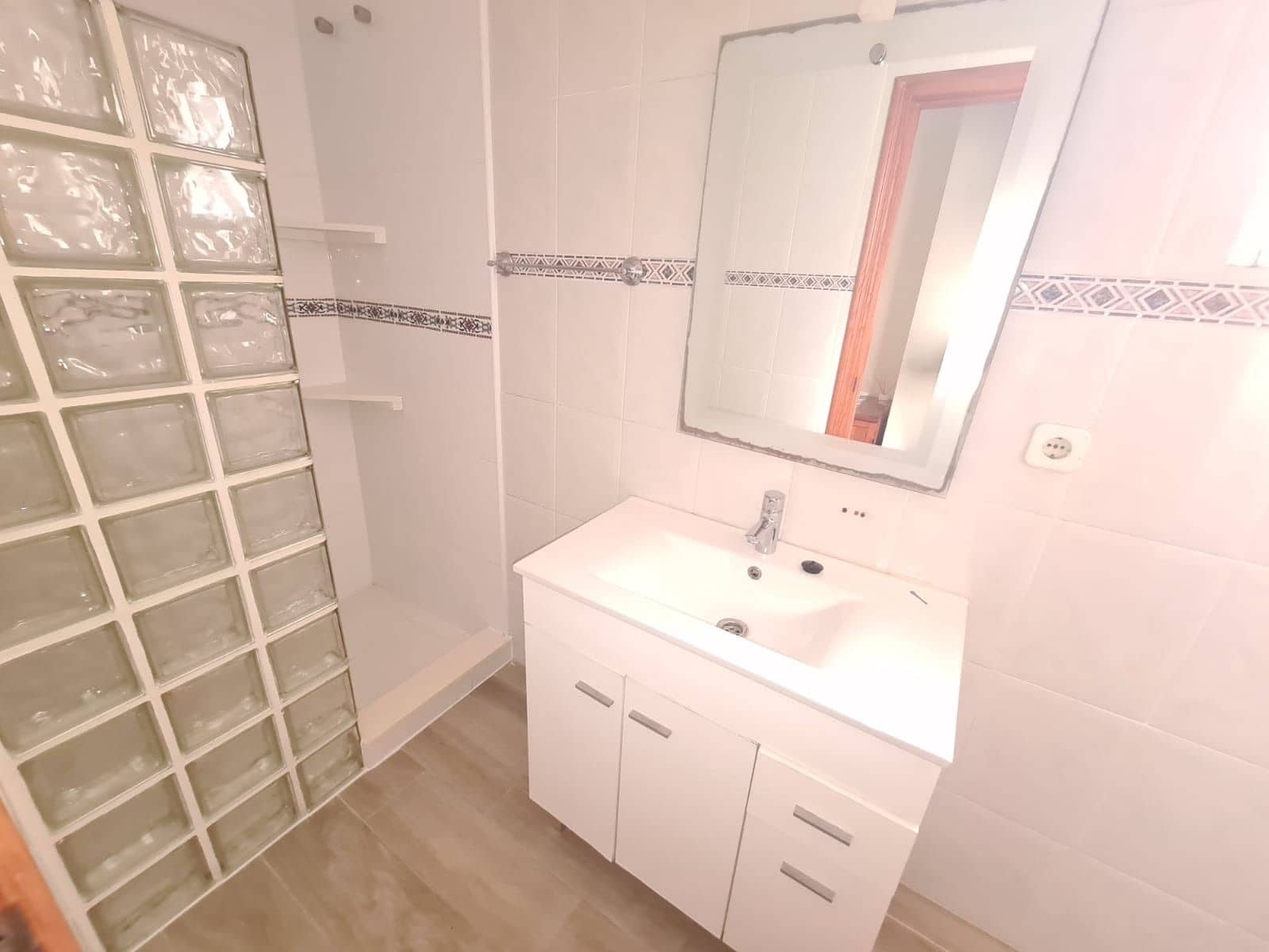 2 soveværelse Lejlighed til leje i Guardamar del Segura - € 700 (Ref: 9543103)