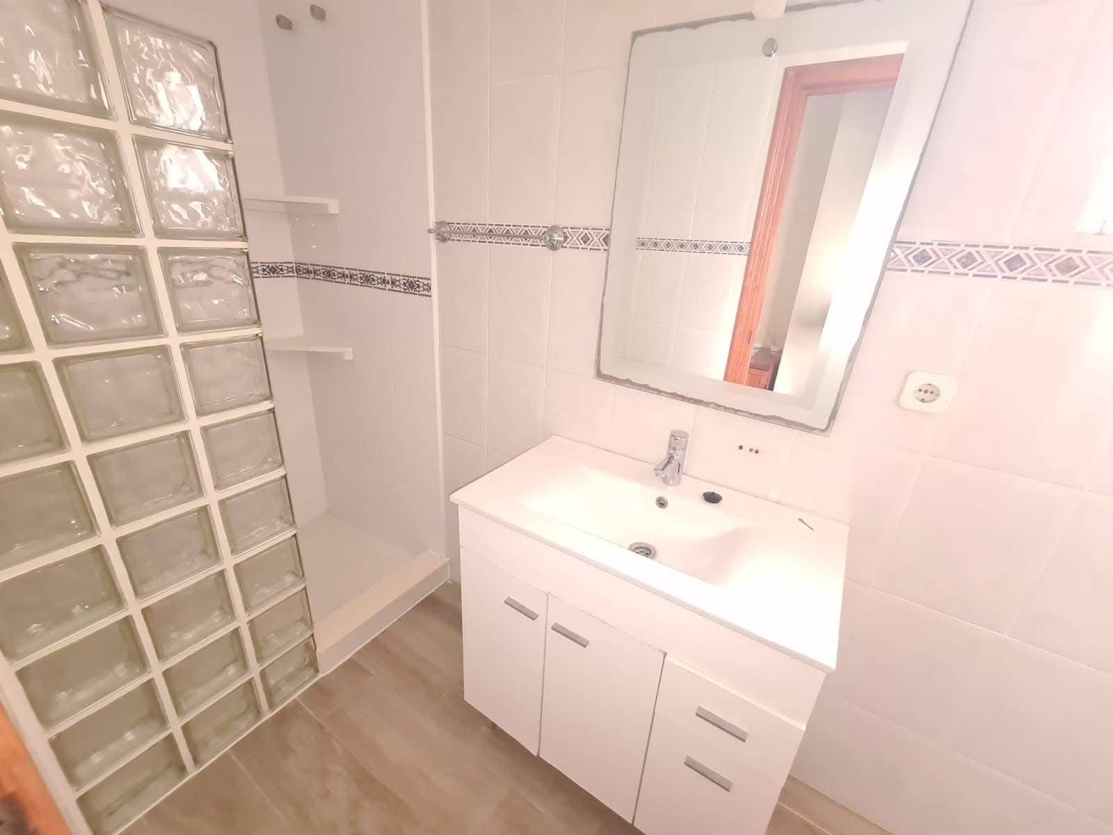 2 soveværelse Lejlighed til leje i Guardamar del Segura - € 700 (Ref: 9543103)