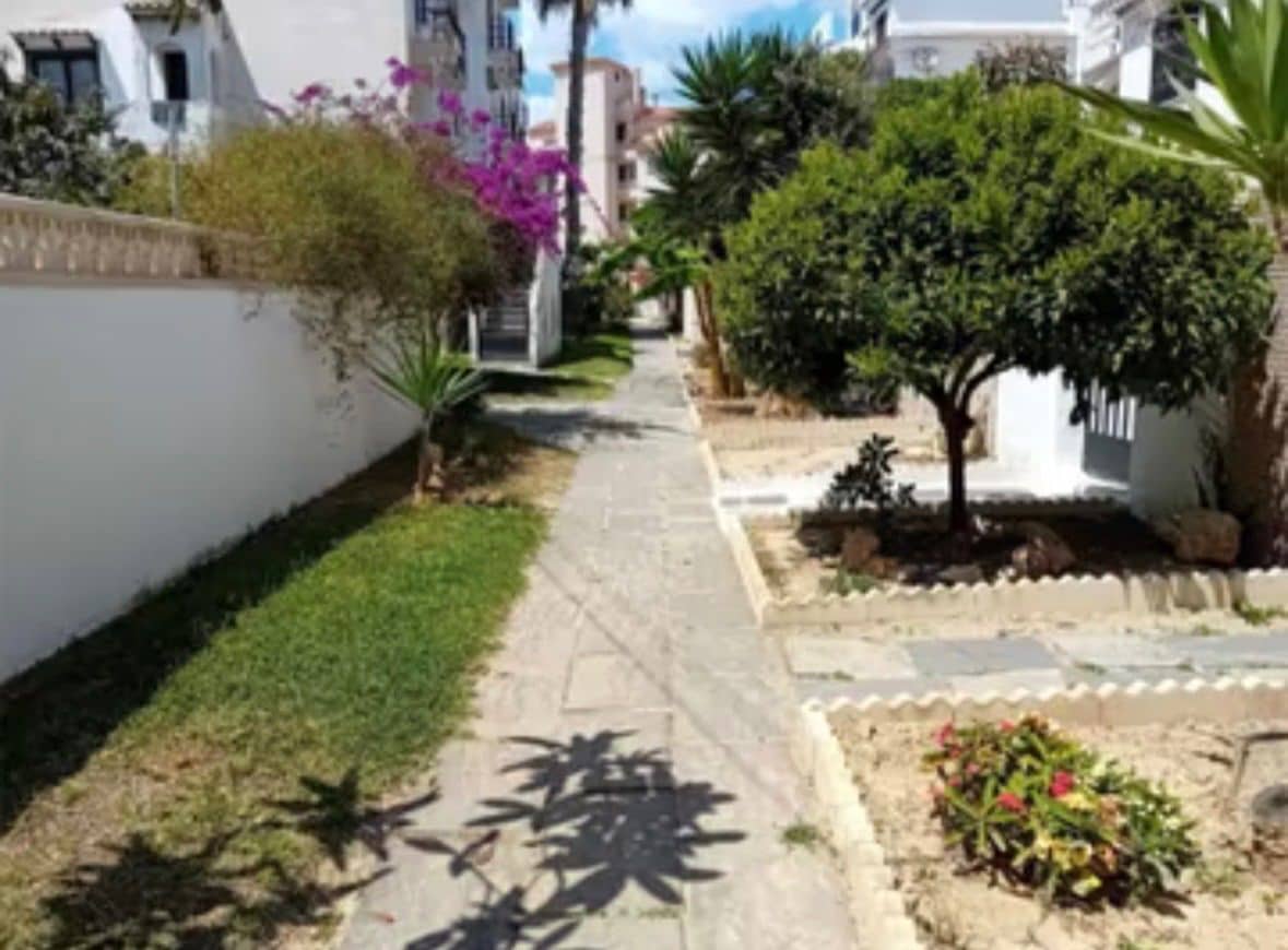 2 makuuhuone Huoneisto vuokrattavana paikassa Torrevieja mukana uima-altaan - 850 € (Ref: 9564374)