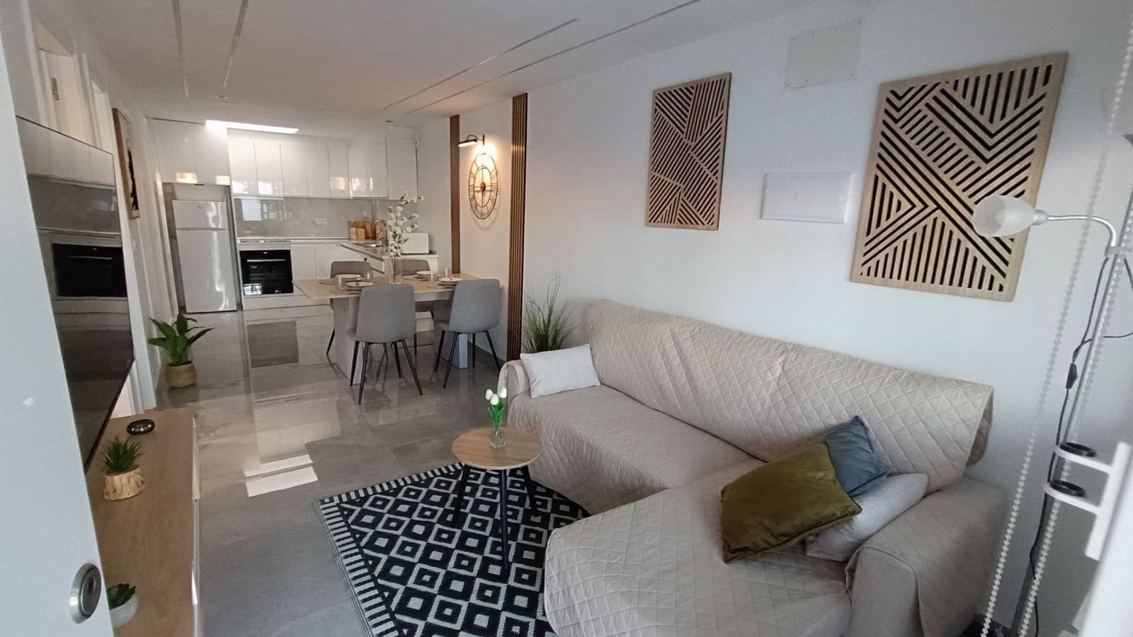 2 sovrum Bungalow att hyra i Torrevieja - 700 € (Ref: 9594700)