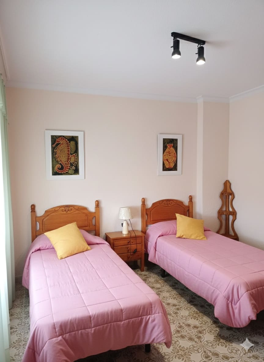 3 bedroom Apartment for rent in Torrevieja - € 700 (Ref: 9594701)