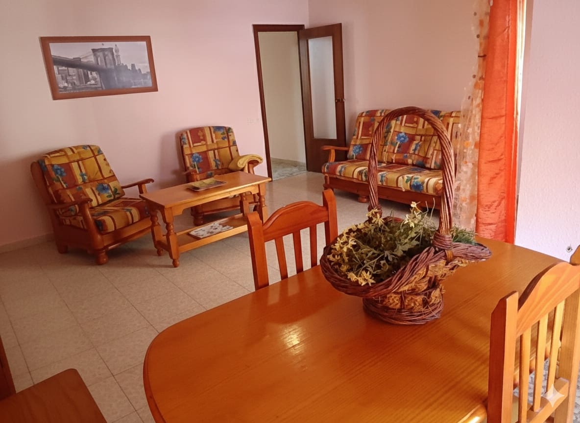 3 bedroom Apartment for rent in Torrevieja - € 700 (Ref: 9594701)