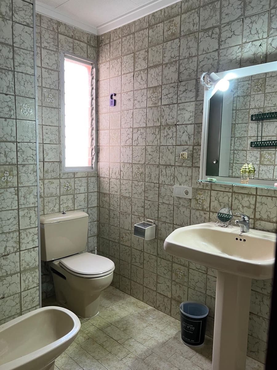 3 bedroom Apartment for rent in Torrevieja - € 700 (Ref: 9594701)