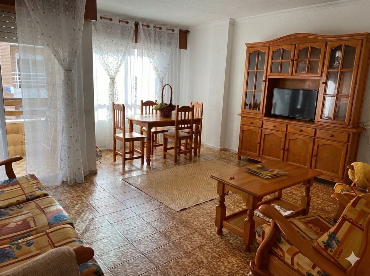 3 bedroom Apartment for rent in Torrevieja - € 700 (Ref: 9594701)