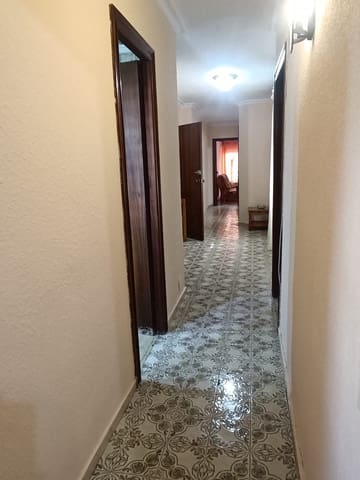 Appartement de 3 chambres à louer à Centro, Torrevieja - 700 € (Ref: 9594701)