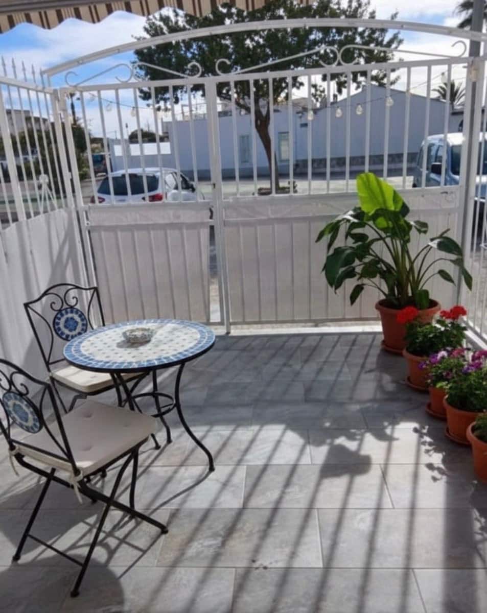 2 bedroom Townhouse for rent in Torrevieja - € 750 (Ref: 9602551)