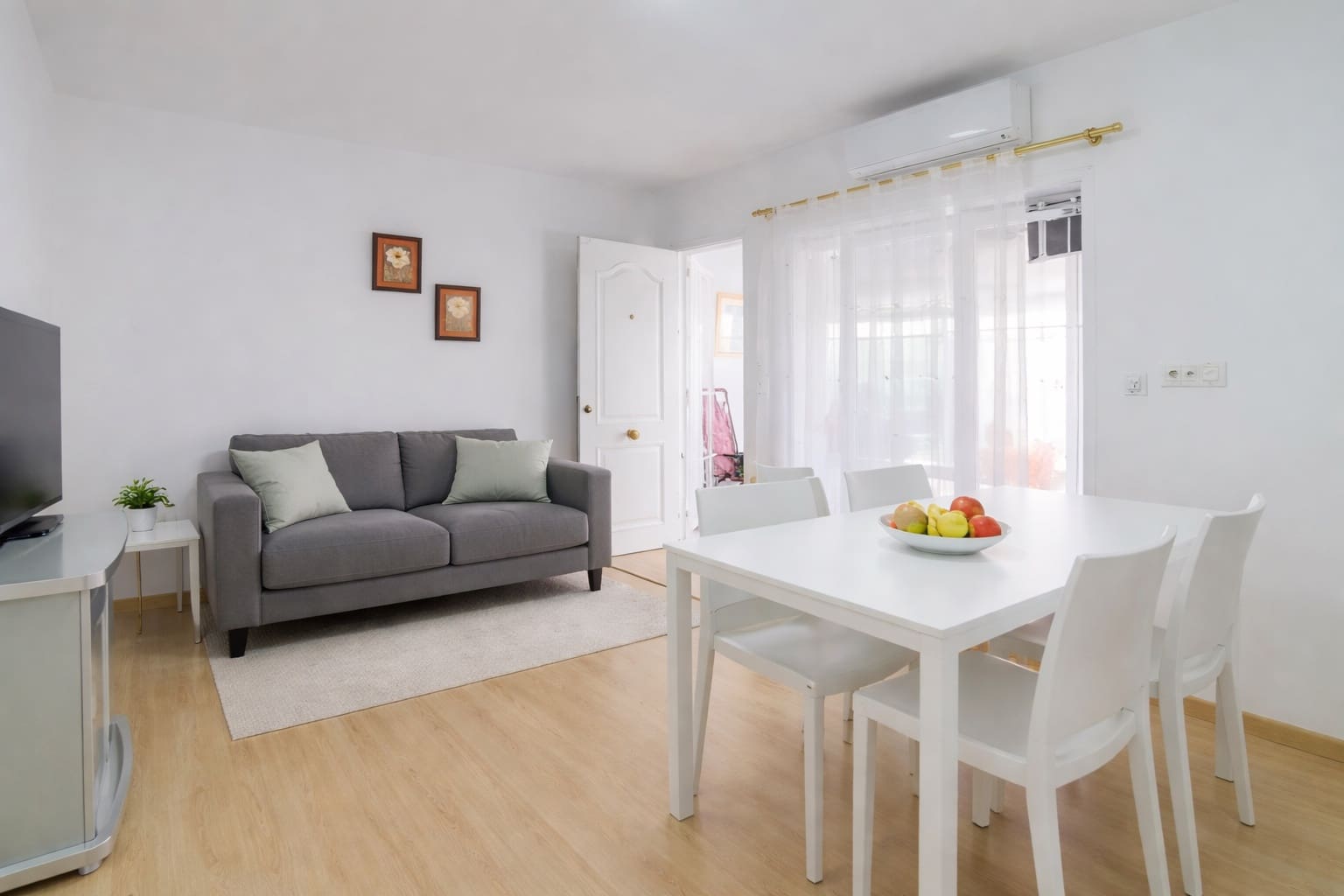 2 quarto Bungalow para arrendar em Torrevieja - 800 € (Ref: 9607234)