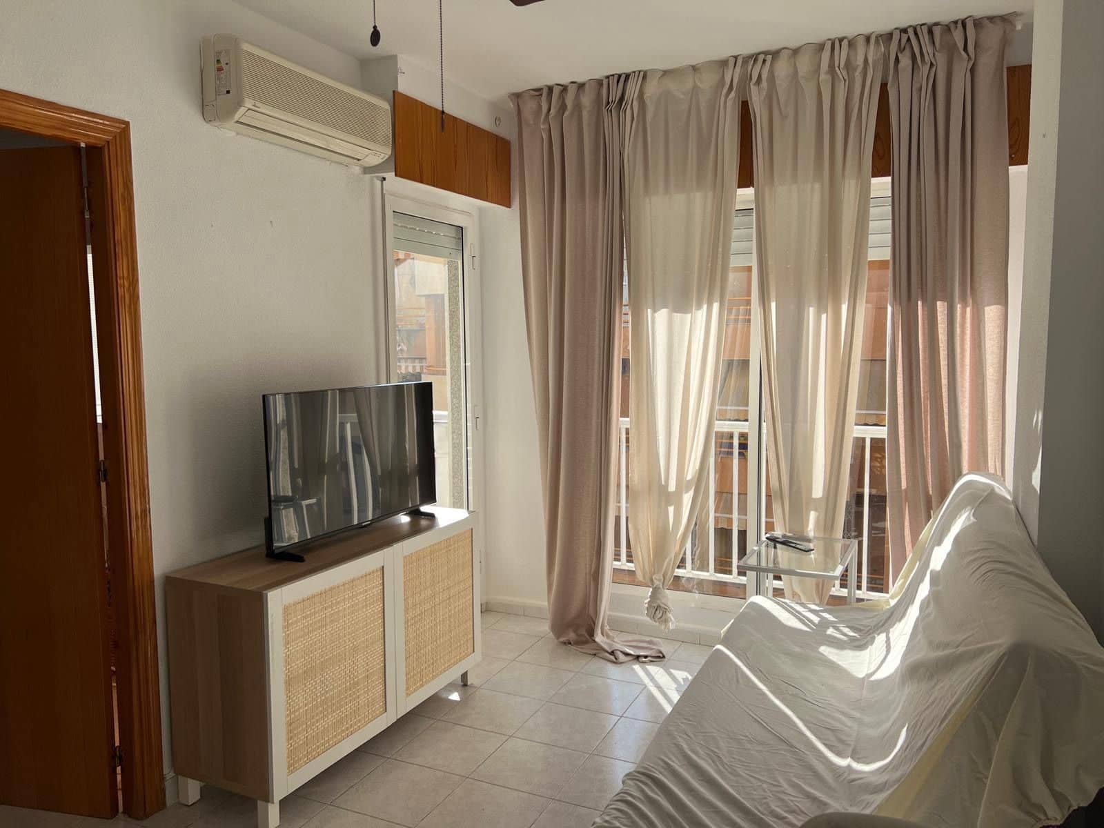 1 quarto Apartamento para arrendar em Torrevieja - 650 € (Ref: 9614765)