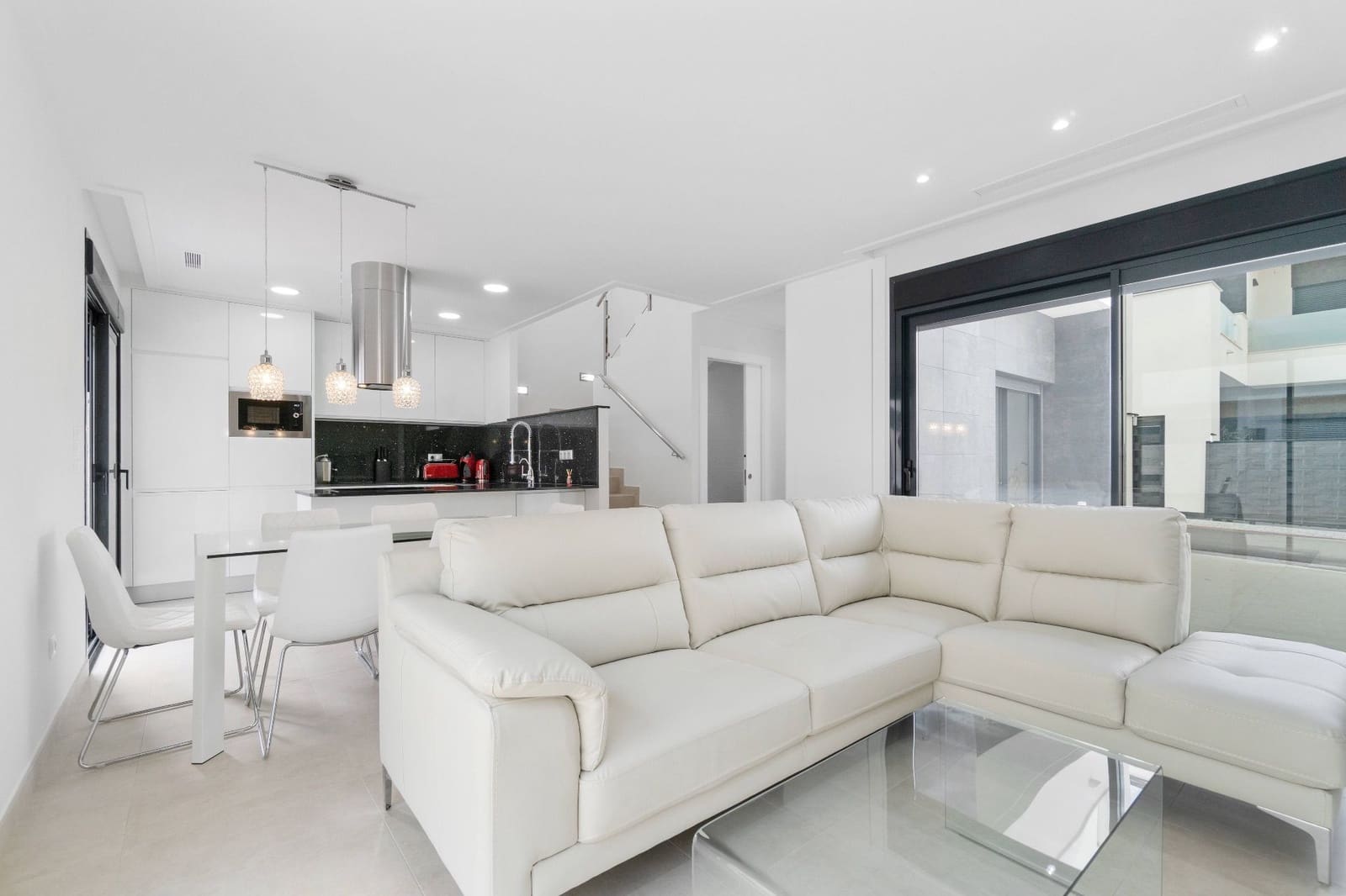 3 bedroom Villa for rent in Benijofar with pool garage - € 2,100 (Ref: 9620783)