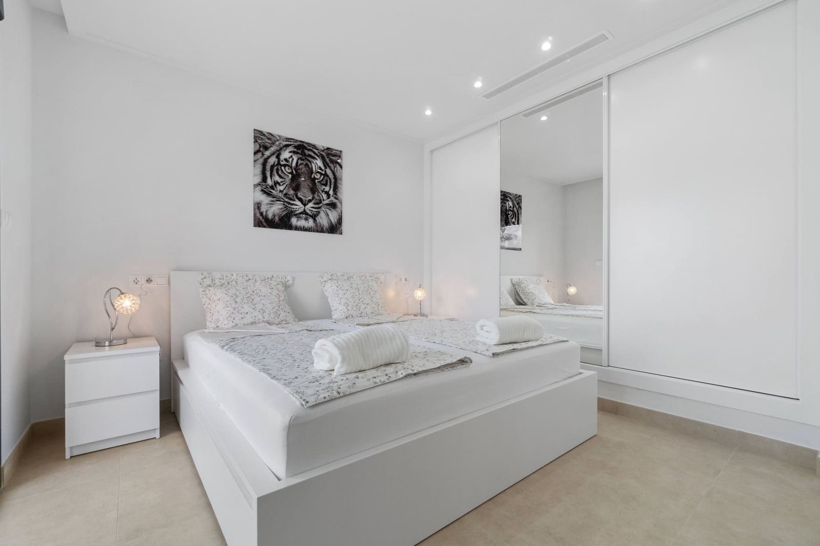 3 bedroom Villa for rent in Benijofar with pool garage - € 2,100 (Ref: 9620783)