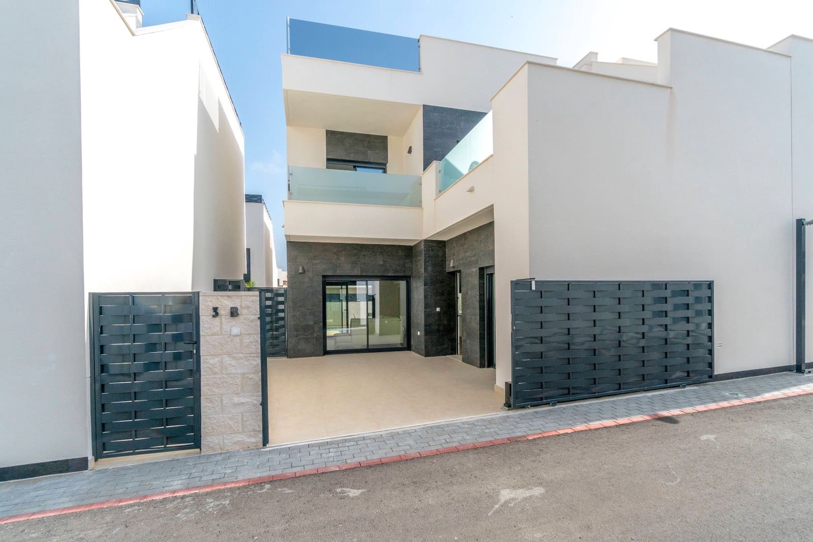 3 bedroom Villa for rent in Benijofar with pool garage - € 2,100 (Ref: 9620783)