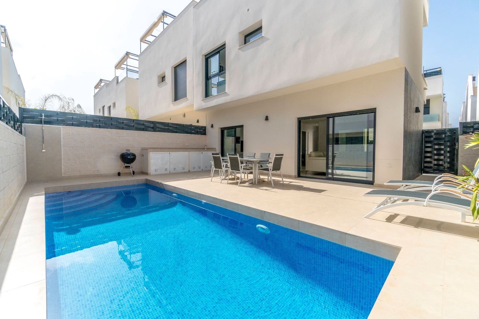 3 bedroom Villa for rent in Benijofar with pool garage - € 2,100 (Ref: 9620783)