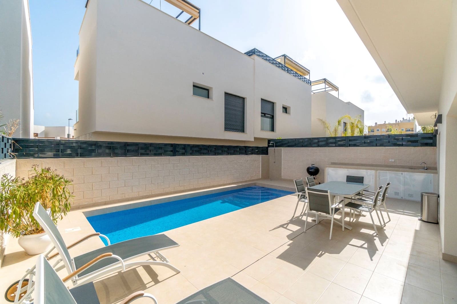 3 bedroom Villa for rent in Benijofar with pool garage - € 2,100 (Ref: 9620783)