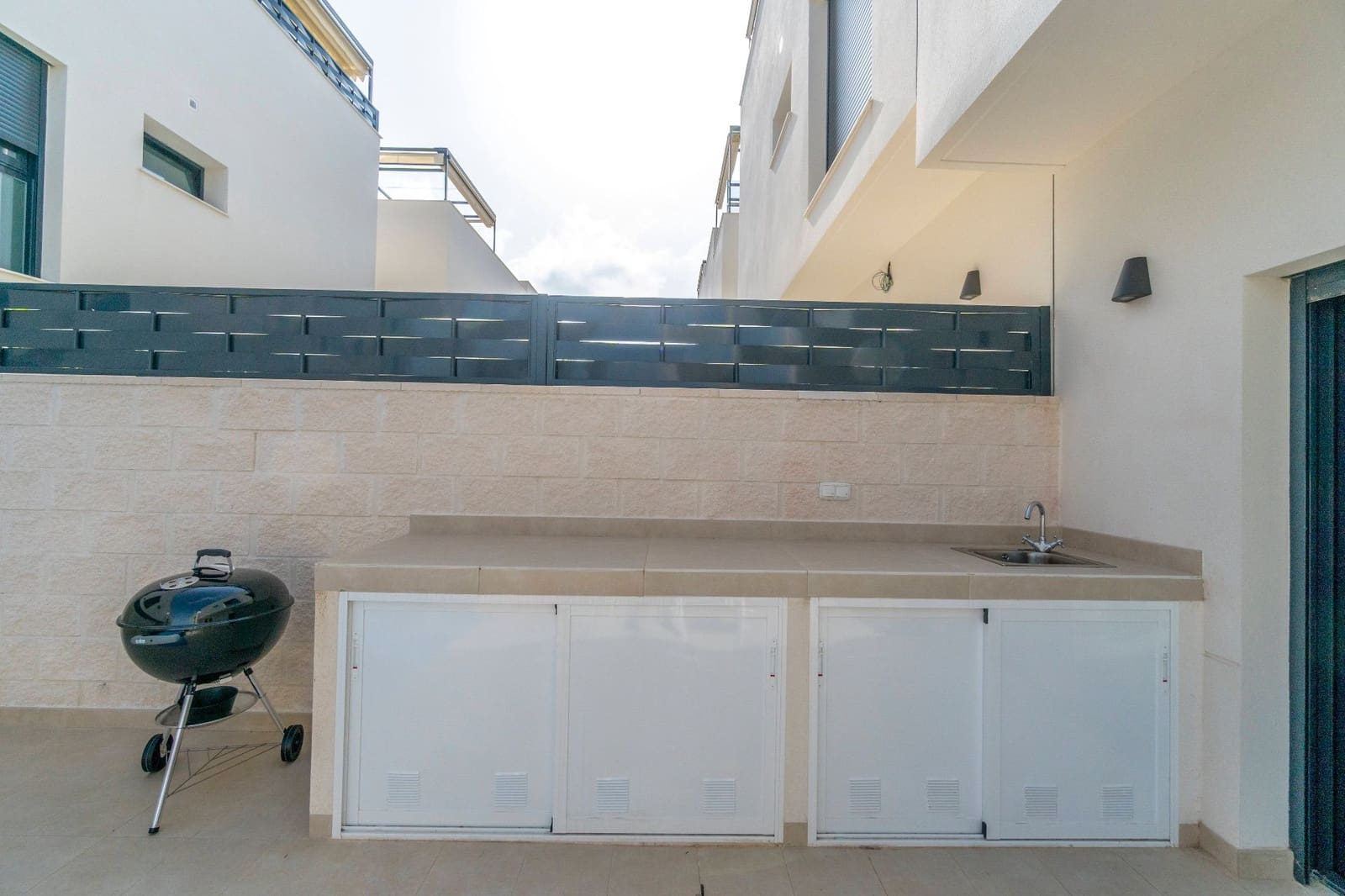 3 bedroom Villa for rent in Benijofar with pool garage - € 2,100 (Ref: 9620783)