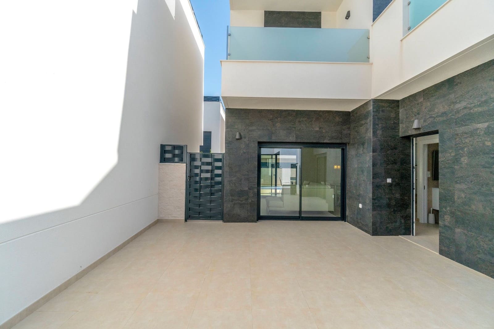 3 bedroom Villa for rent in Benijofar with pool garage - € 2,100 (Ref: 9620783)