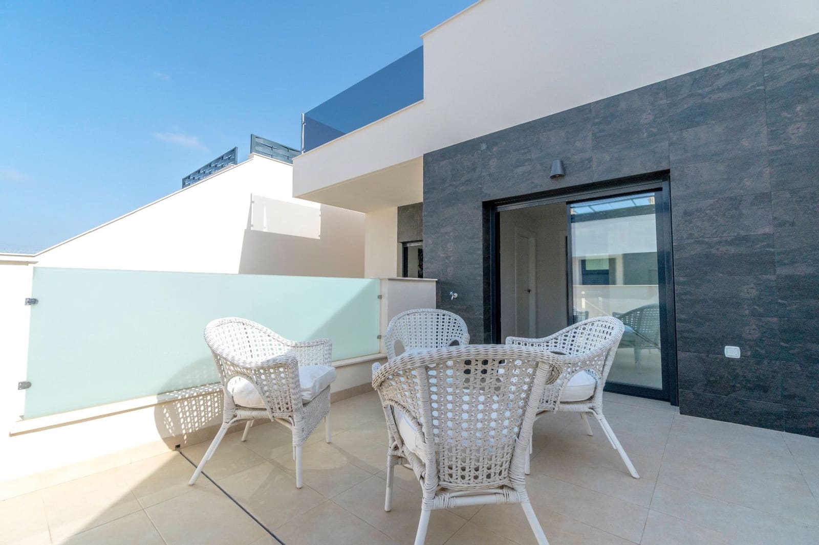 3 bedroom Villa for rent in Benijofar with pool garage - € 2,100 (Ref: 9620783)