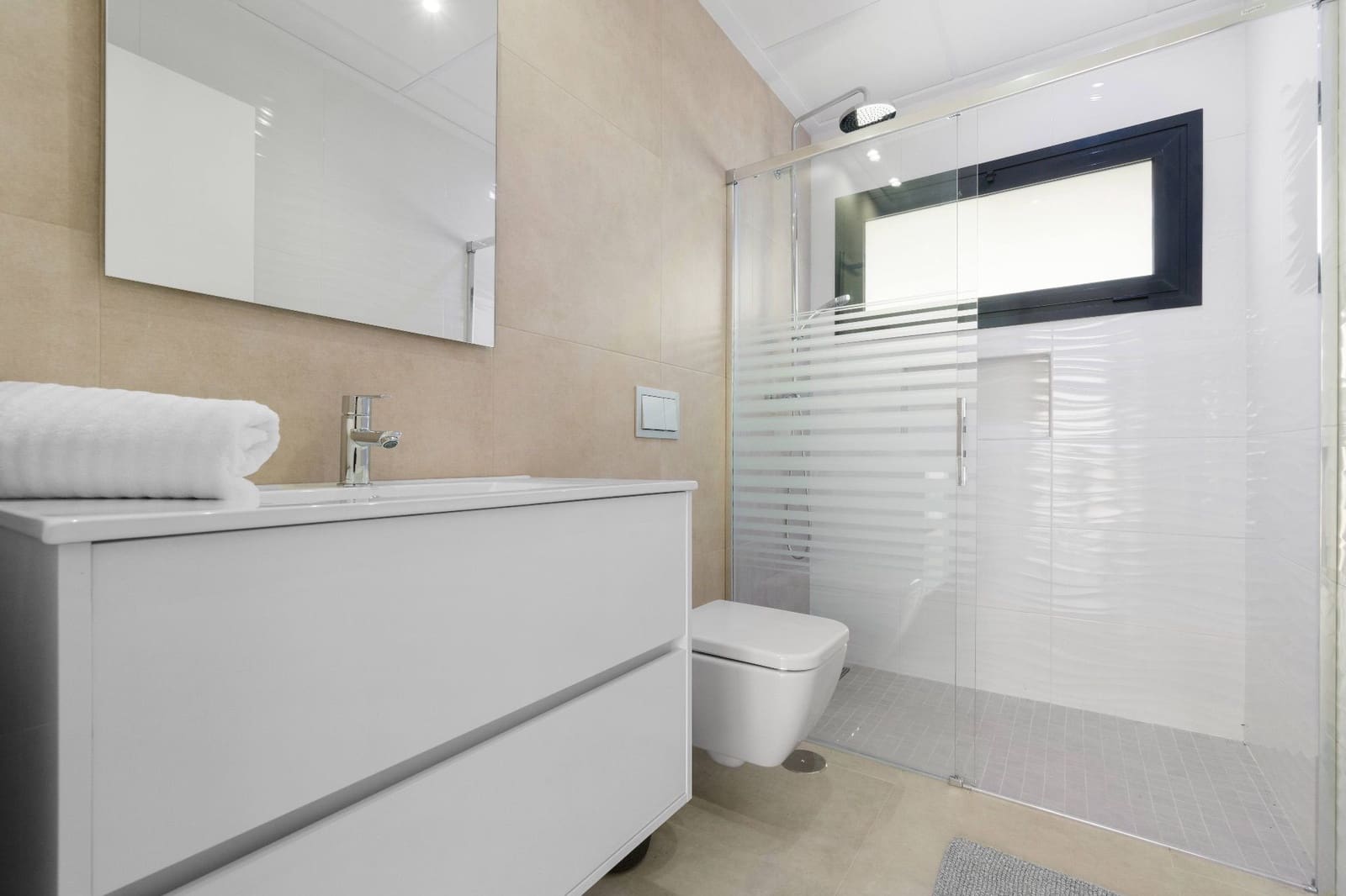 3 bedroom Villa for rent in Benijofar with pool garage - € 2,100 (Ref: 9620783)