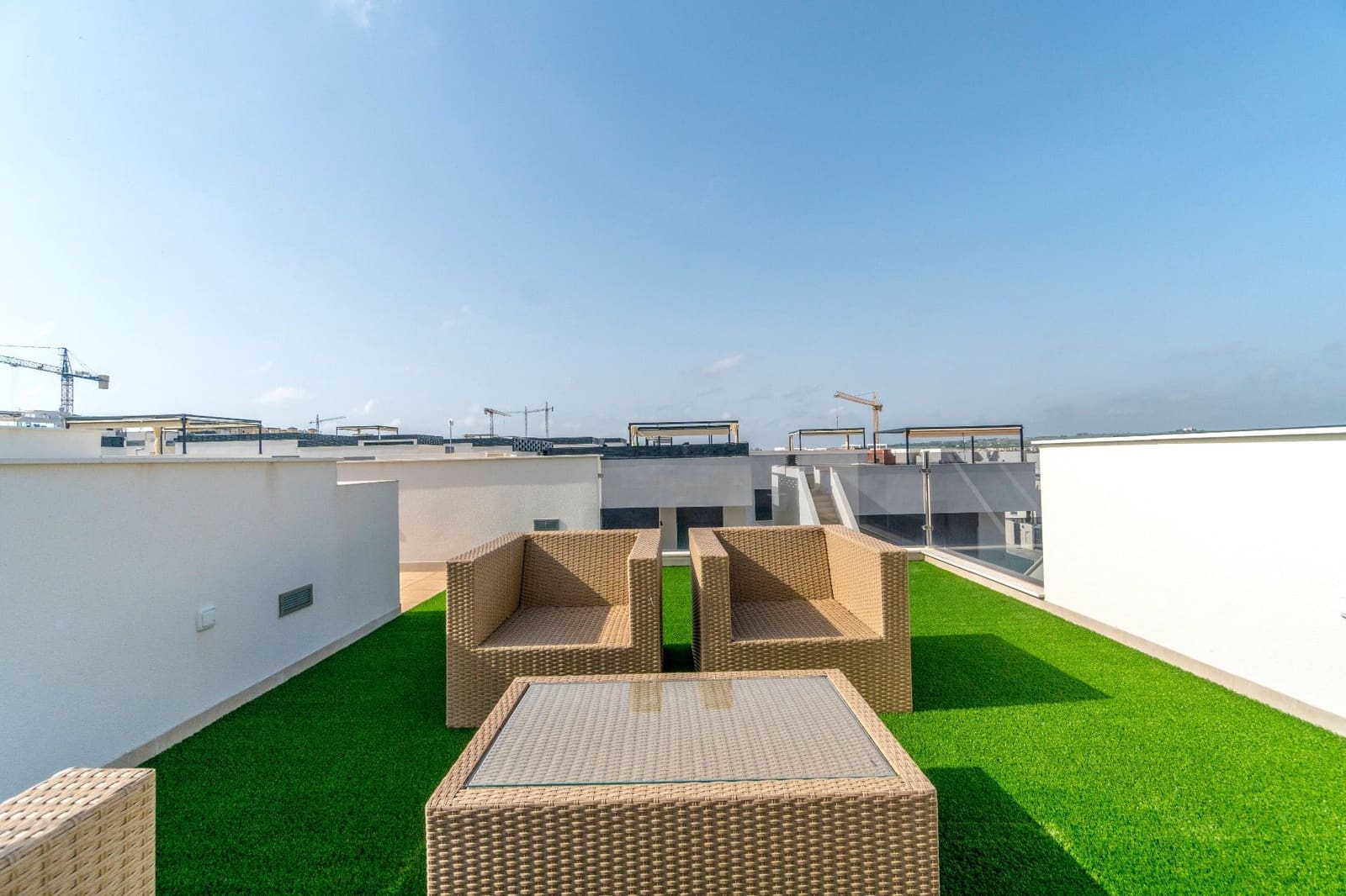 3 bedroom Villa for rent in Benijofar with pool garage - € 2,100 (Ref: 9620783)