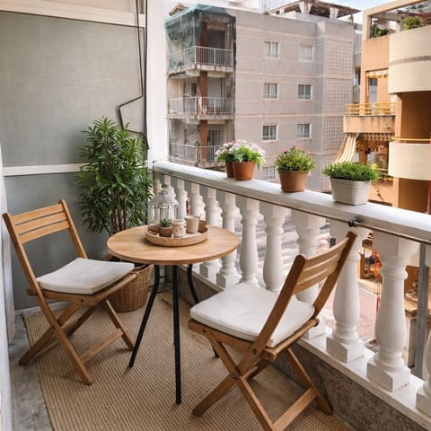 1 soveværelse Lejlighed til leje i Playa de los Locos, Torrevieja - € 700 (Ref: 9622326)