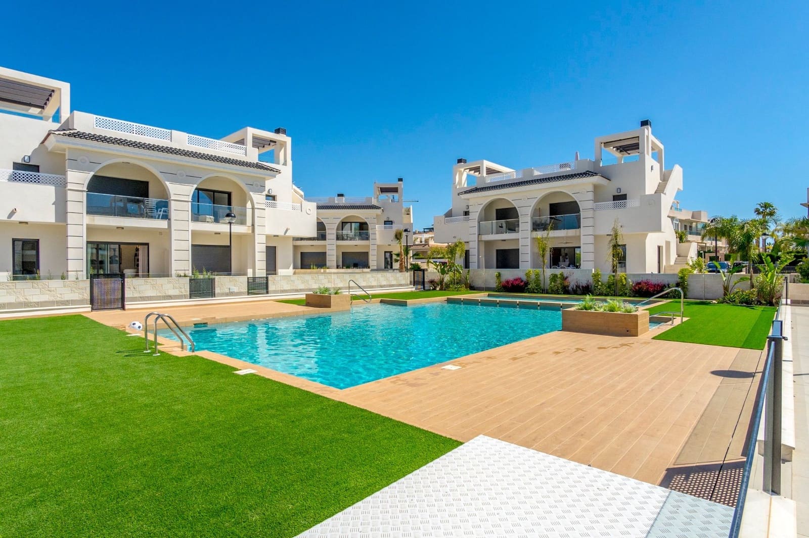 2 bedroom Apartment for rent in Ciudad Quesada with pool garage - € 1,450 (Ref: 9636486)