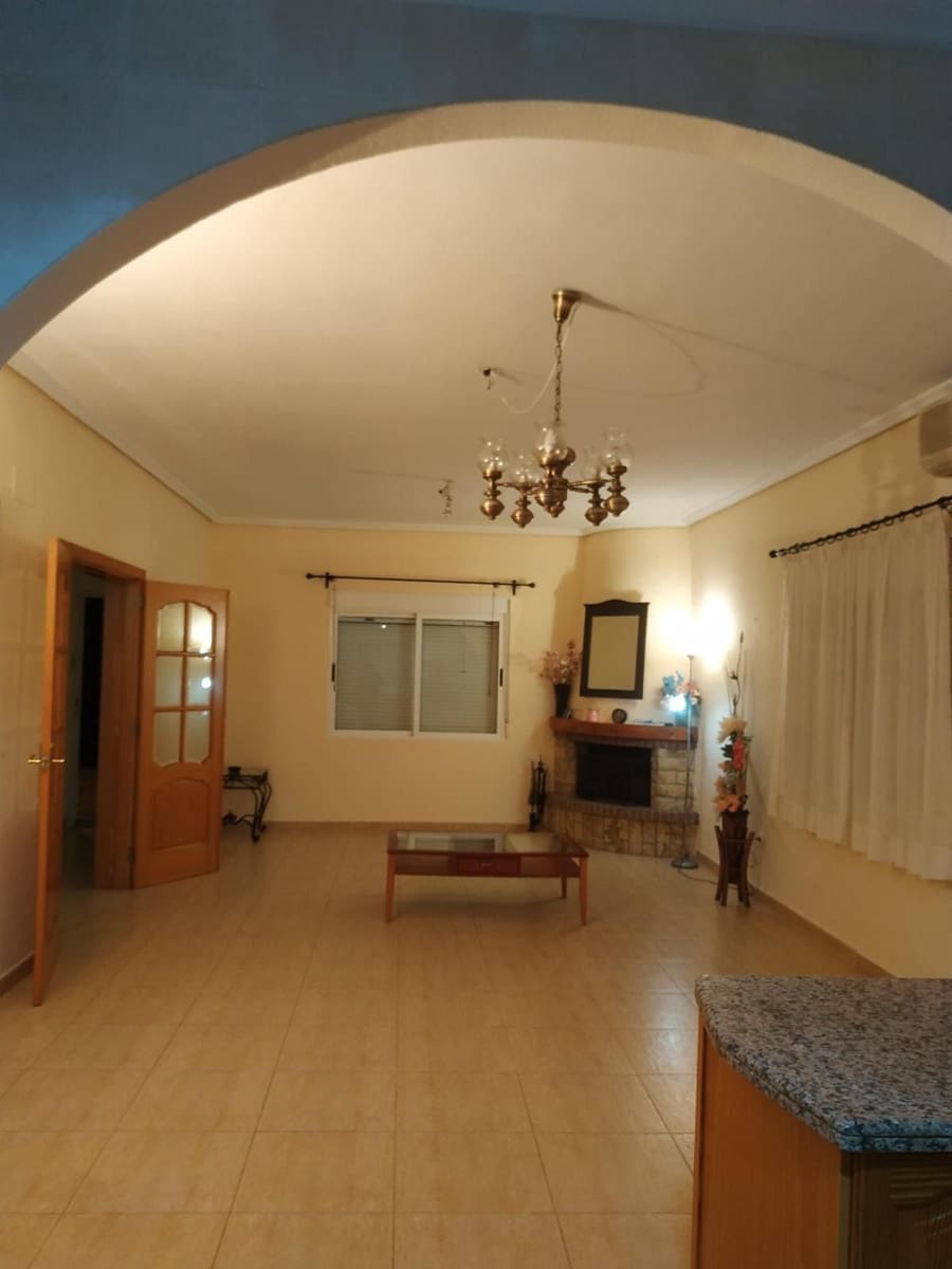 3 bedroom Villa for rent in Crevillente / Crevillent with garage - € 1,700 (Ref: 9698161)