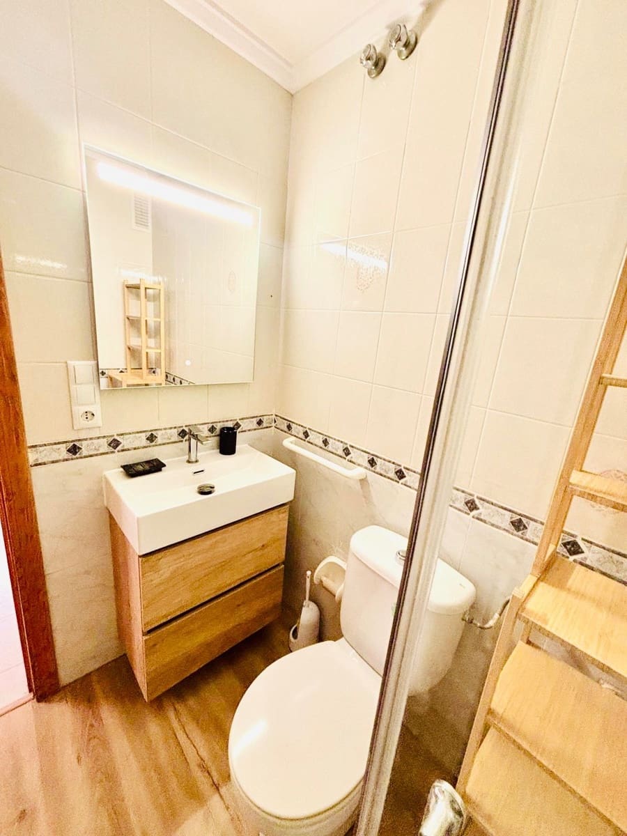 1 bedroom Apartment for rent in Torrevieja - € 680 (Ref: 9700473)