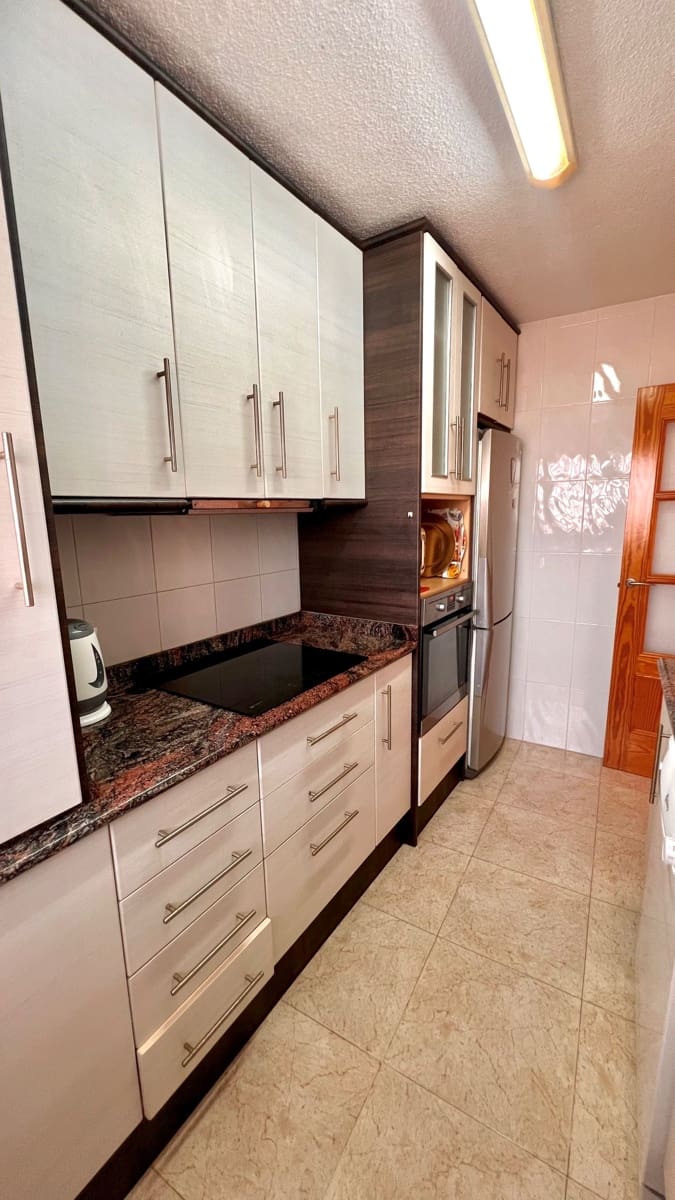 3 soverom Leilighet til leie i Torrevieja med garasje - € 850 (Ref: 9719524)