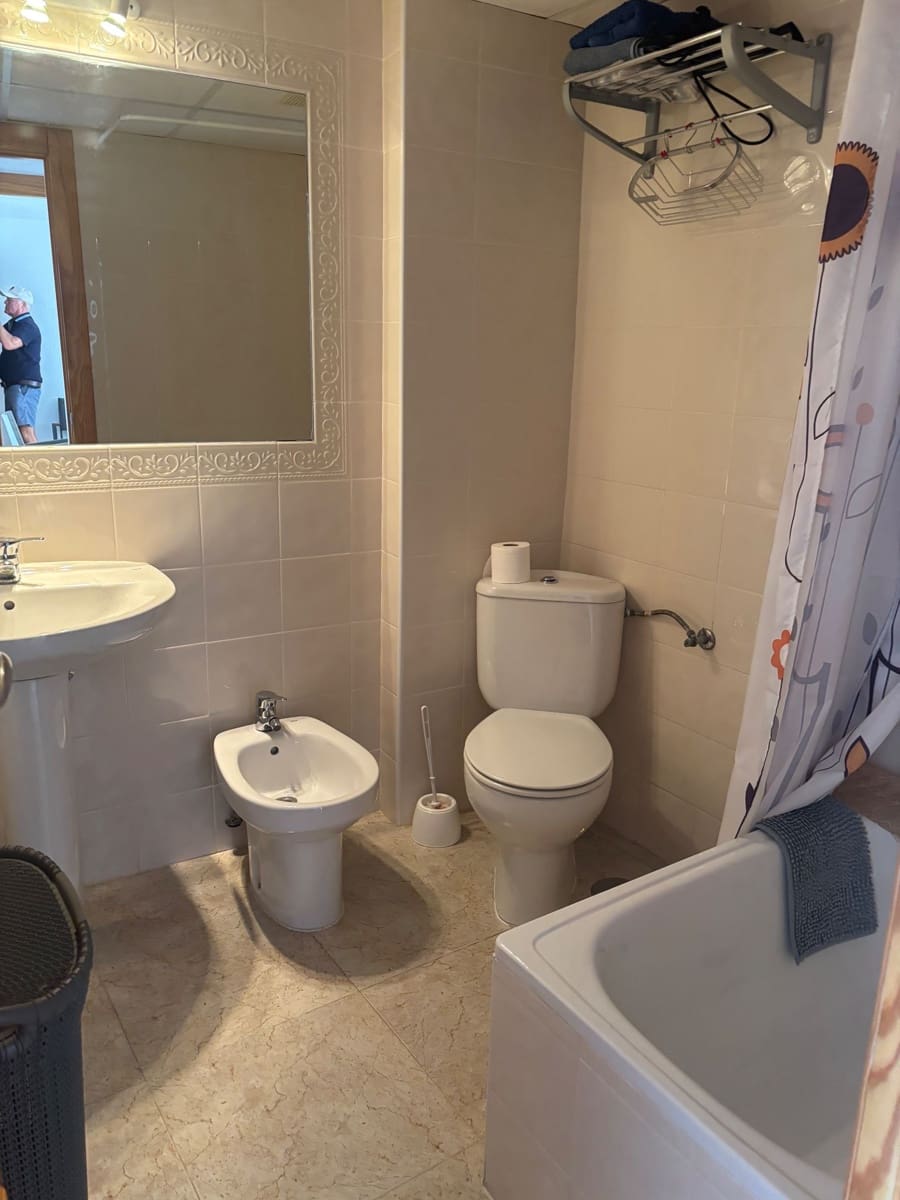 3 soverom Leilighet til leie i Torrevieja med garasje - € 850 (Ref: 9719524)